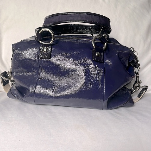 Coach Poppy patent leather handbag - Picture 3 of 6